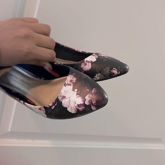 Size 7 - Picture 2 of 2